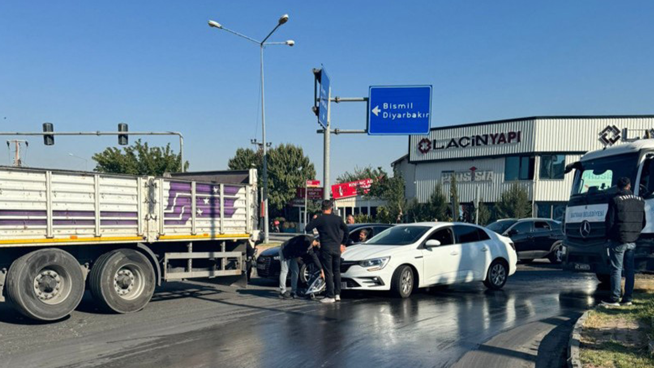 Batman'da tır ile otomobil çarpıştı: 1 kişi yaralandı