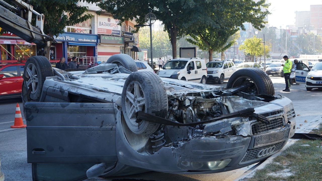 Batman'da devrilen otomobildeki 1 kişi yaralandı