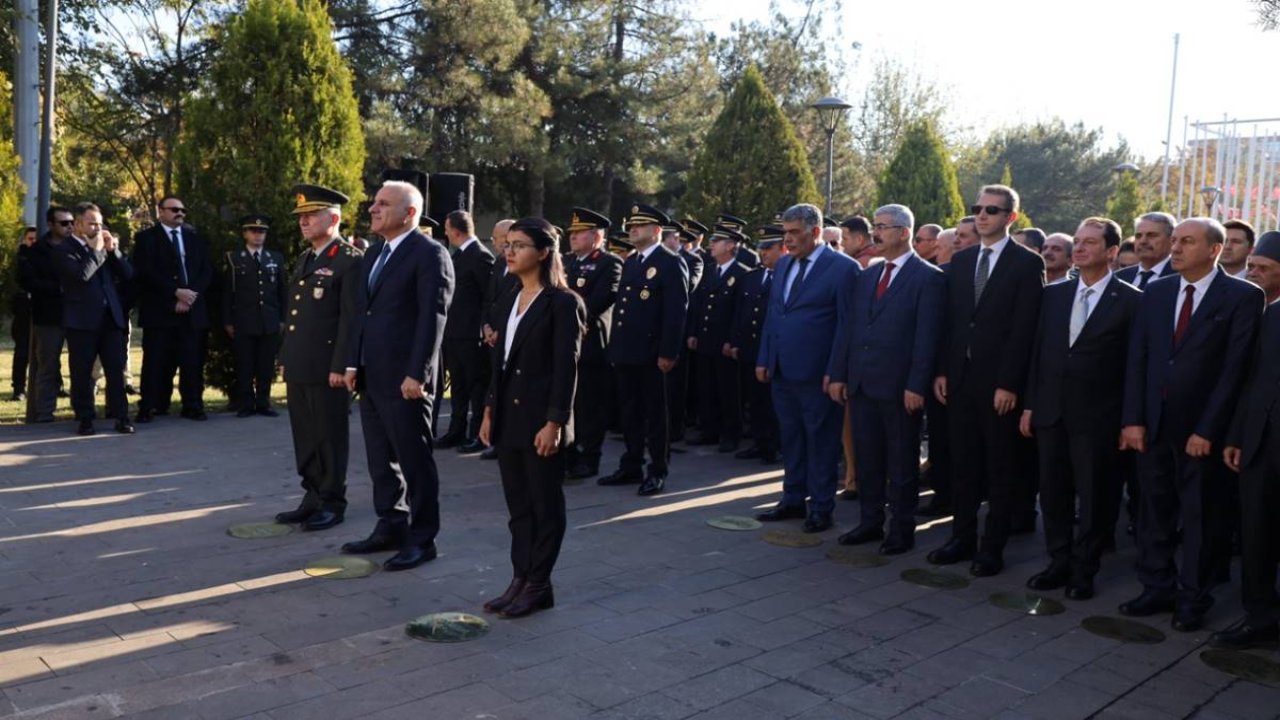 Diyarbakır’da Atatürk anması: DEM’li başkan vekili de katıldı