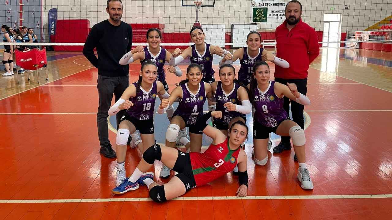 Diyarbakır Büyükşehir Kadınlar Voleybol Takımı yarı finalde