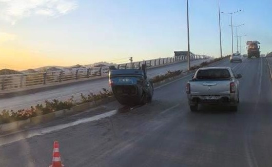 Elazığ'da otomobil takla attı: 2 yaralı