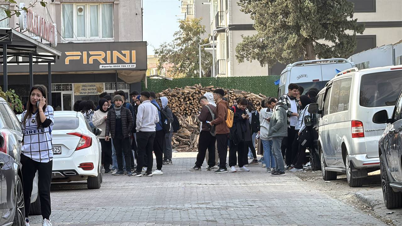 Malatya sarsıldı: Adıyaman sokağa döküldü