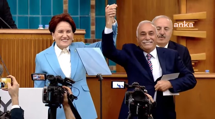 İYİ Partiye katılan Fakıbaba’ya Akşener rozetini taktı