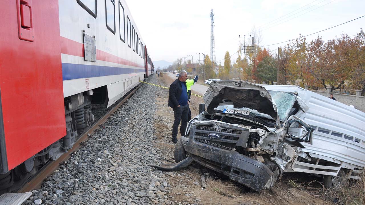 Muş’ta tren ile kamyonet çarpıştı: 1 ölü, 1 yaralı