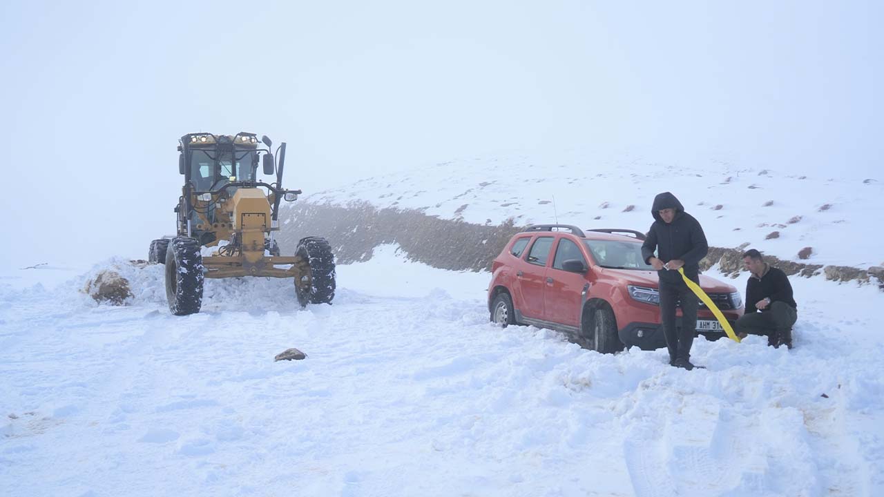 Muş'ta karda mahsur kalan 2 vatandaş kurtarıldı