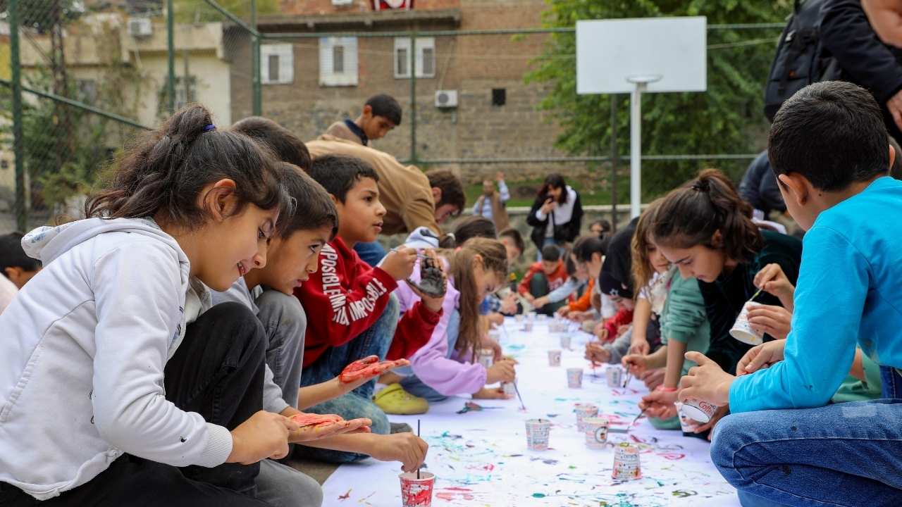 Dünya Çocuk Hakları Günü'nde Diyarbakır çocukları unutulmadı