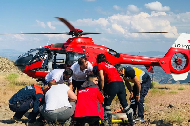 Balkondan düşen bebek ambulans helikopterle hastaneye kaldırıldı