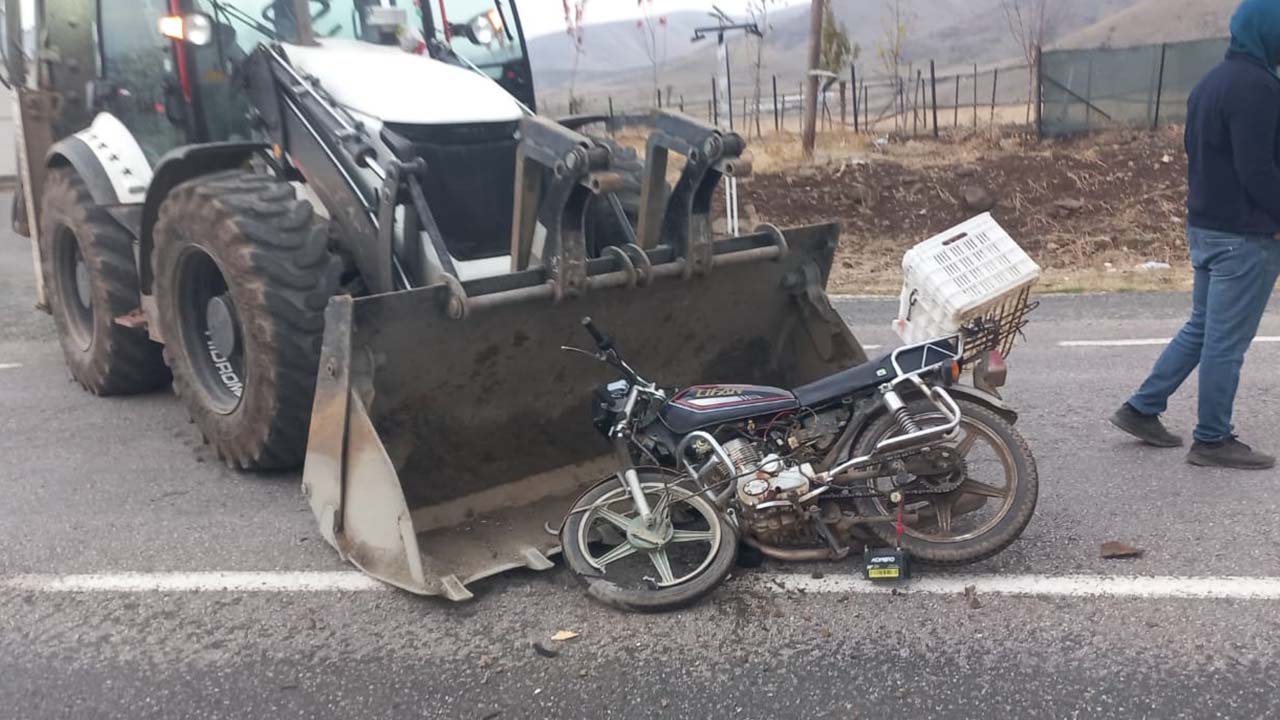 Elazığ’da kepçe ile motosiklet çarpıştı: 1 kişi hayatını kaybetti