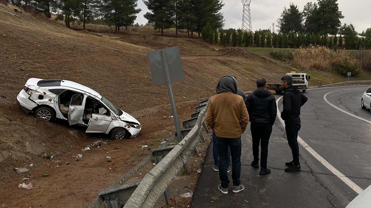 Diyarbakır’da otomobil takla attı: 3 yaralı