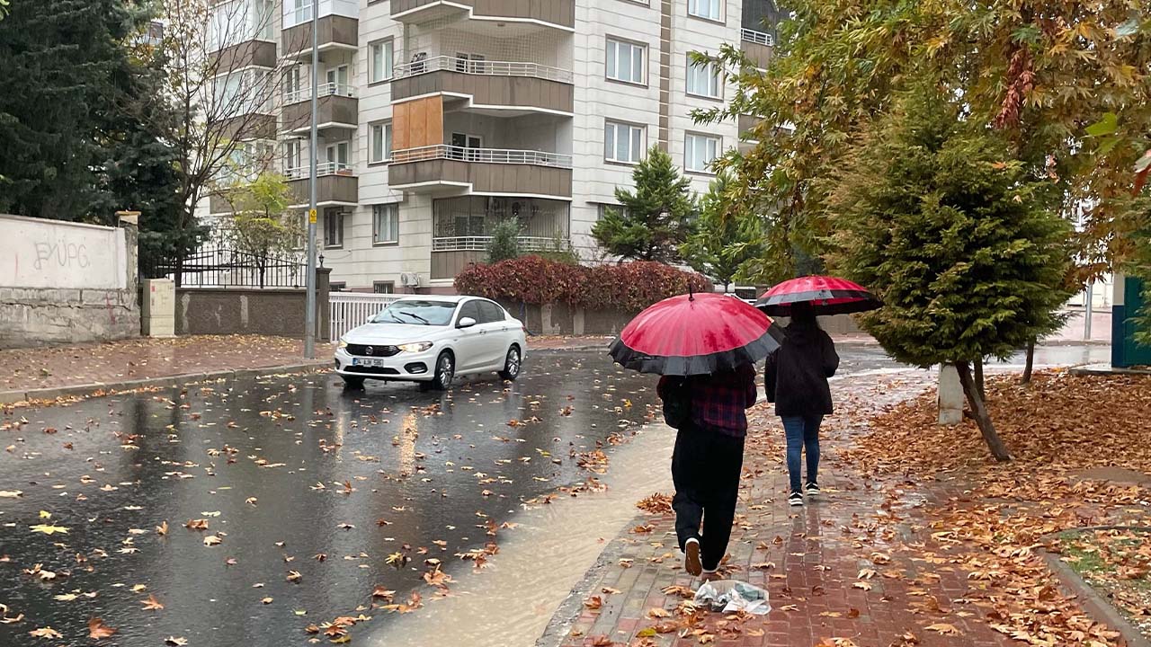 Şanlıurfa'da sağanak yağış etkili oldu