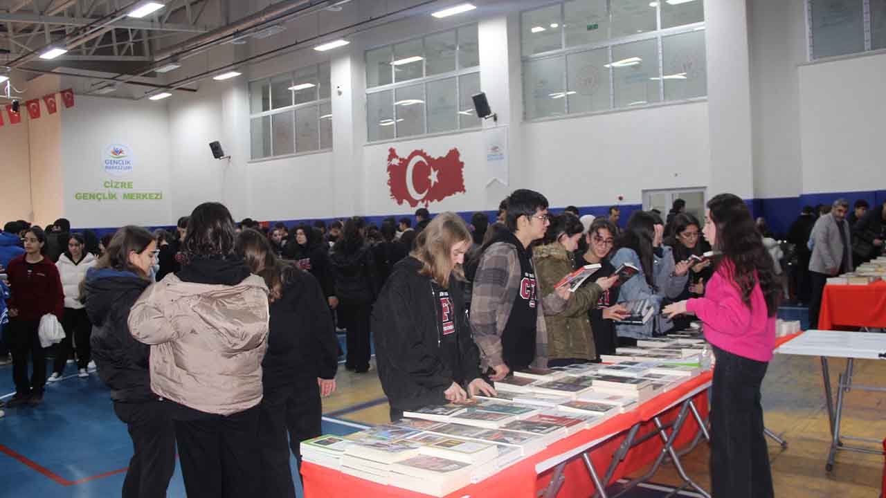 Cizre'de kitap fuarı açıldı