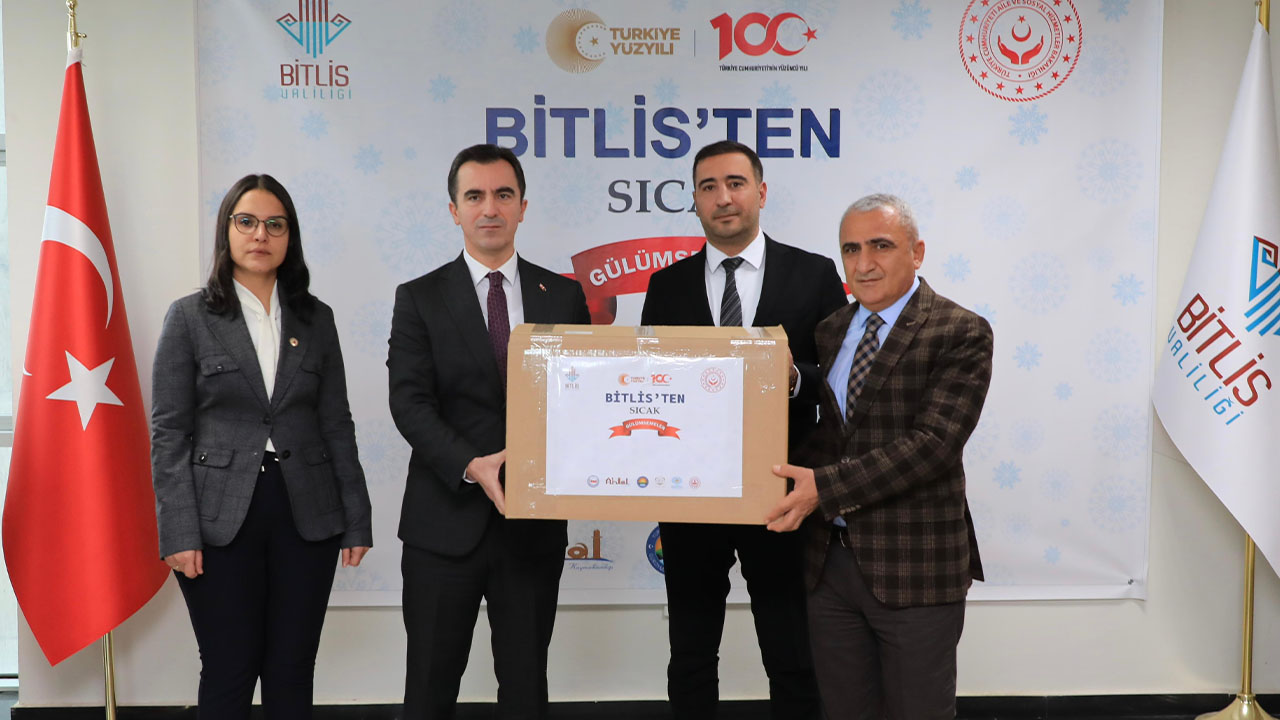 Bitlis'te öğrencilere giyecek yardımı