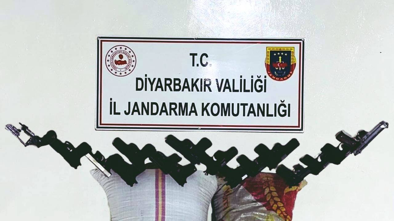 Diyarbakır’da bidon ve çuvallarda silah ele geçirildi