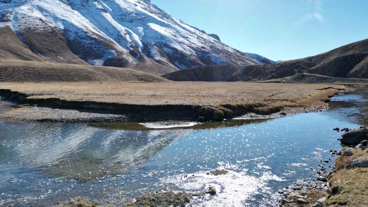 Şırnak'ta kar nedeniyle boşalan yayla doğaseverleri bekliyor