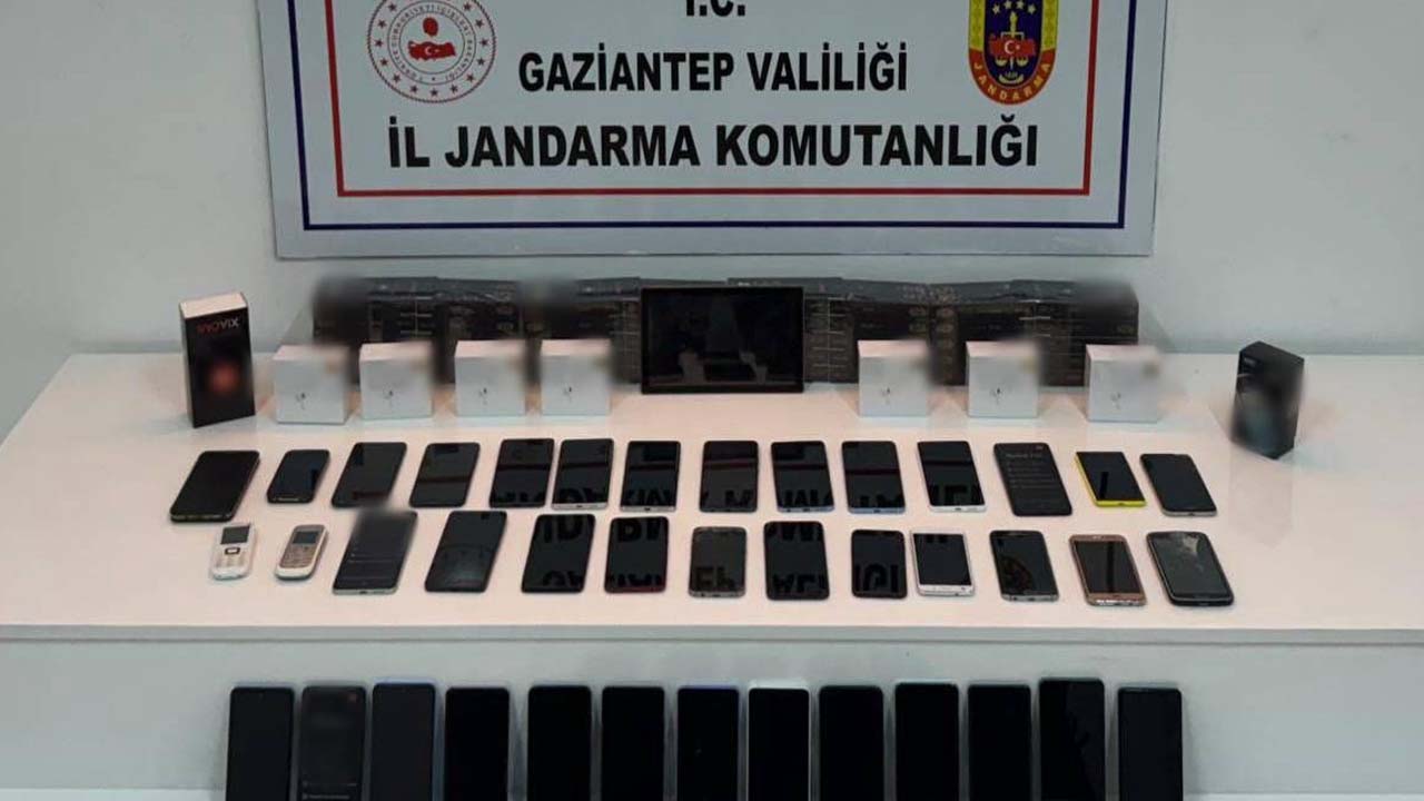 Gaziantep'te kaçakçılık operasyonu: Milyonluk cihazlar ele geçirildi