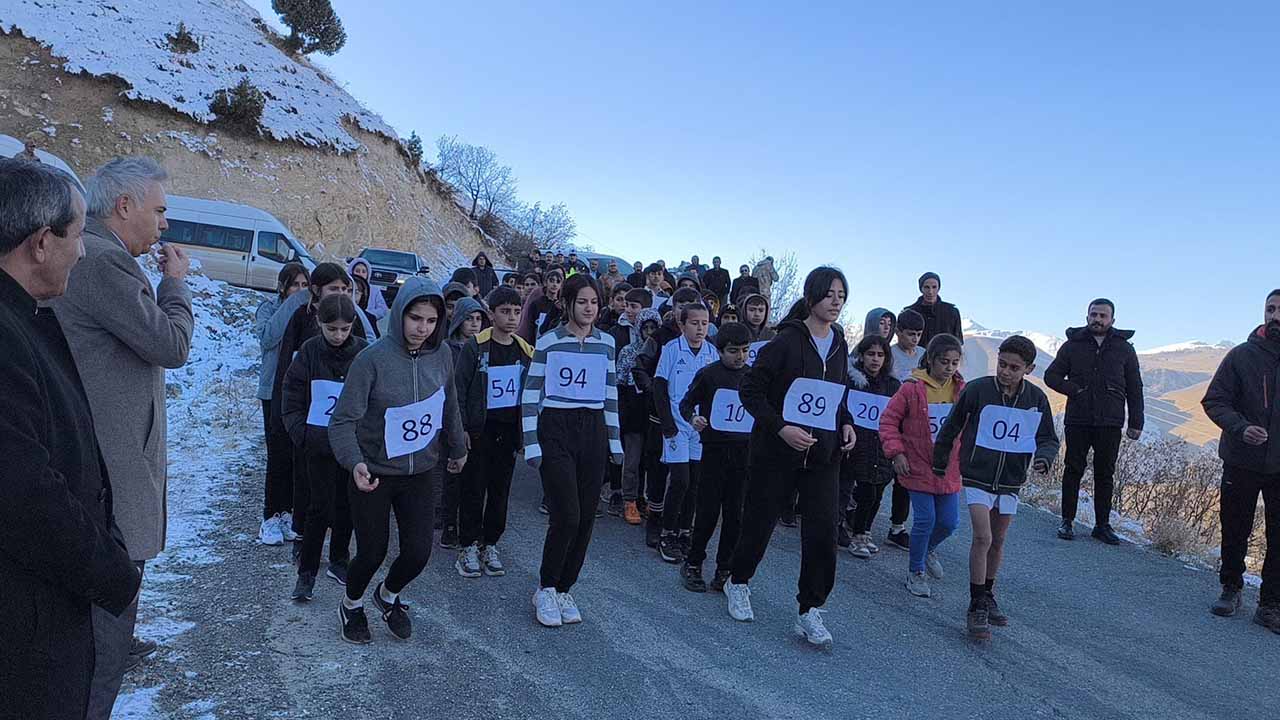 Hakkari’nin köyünde atletizm antrenmanı