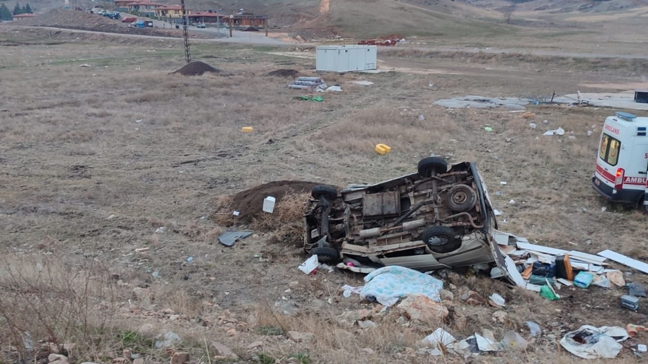 Gaziantep'te devrilen minibüste 1 kişi hayatını kaybetti