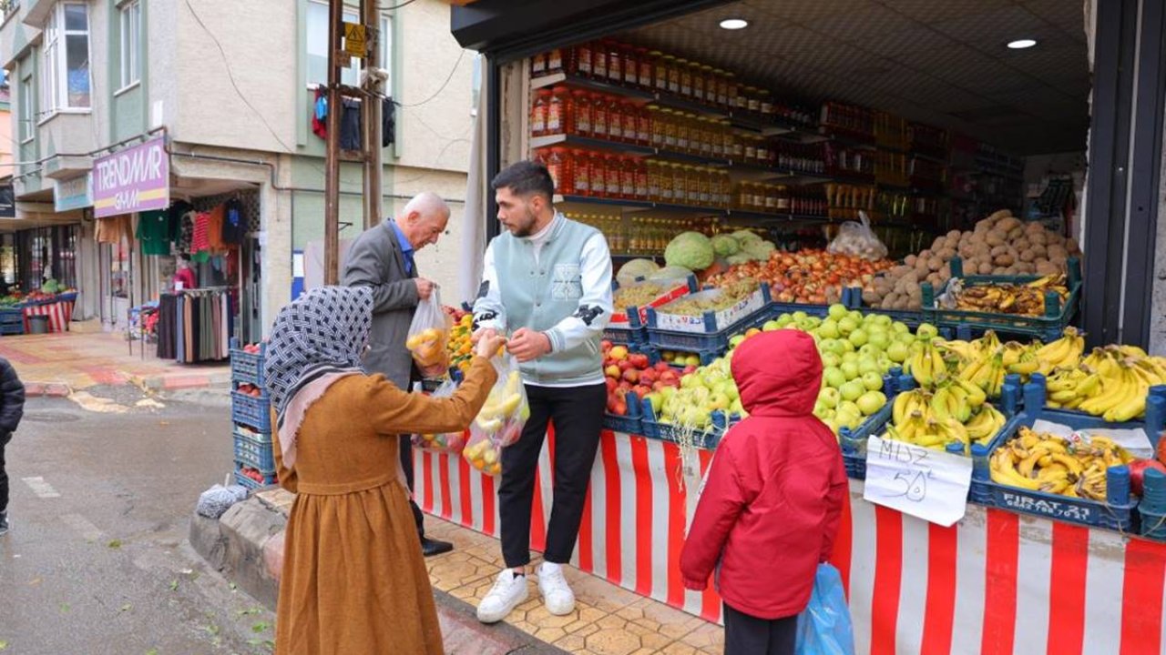 Depremzedeler için askıda sebze meyve dönemi