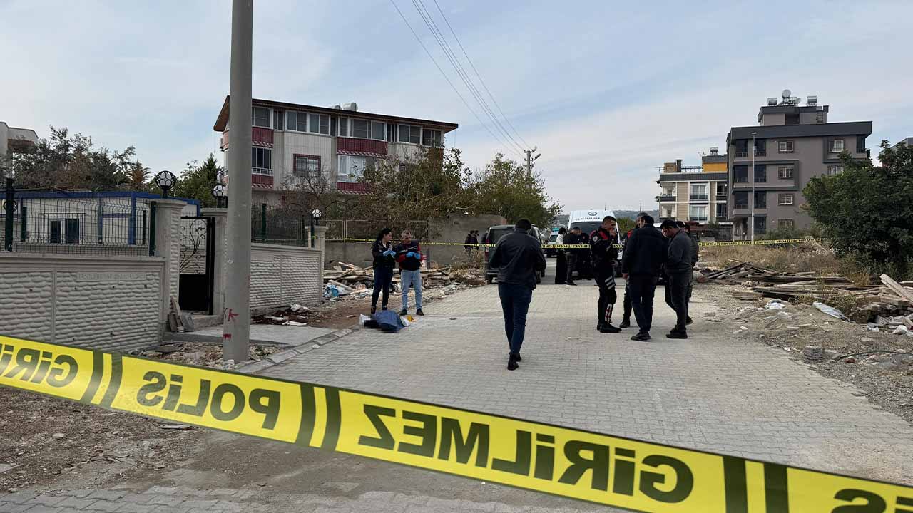 Mersin'de babasının öldürdüğü çocuk defnedildi