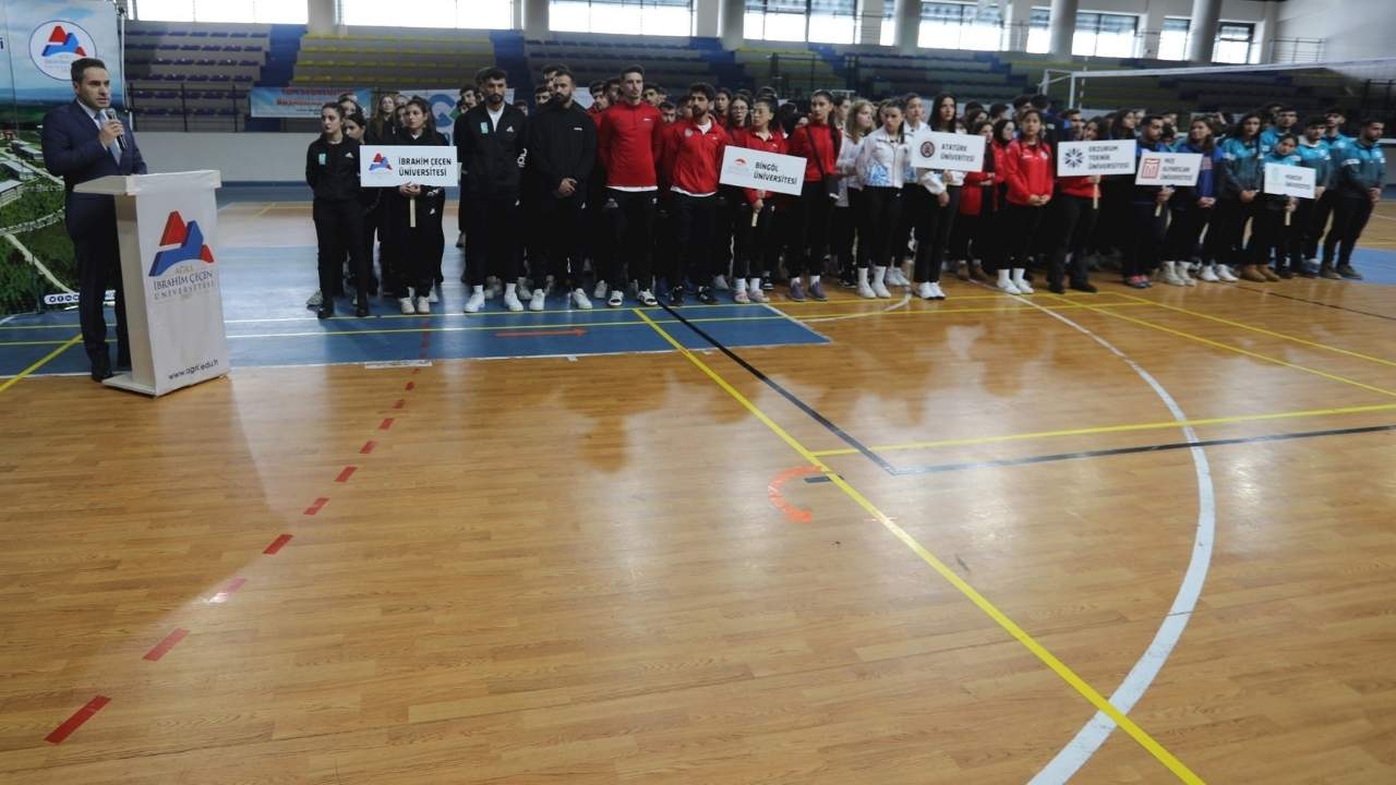 Ağrı'da ÜNİLİG voleybol bölgesel lig müsabakaları başladı