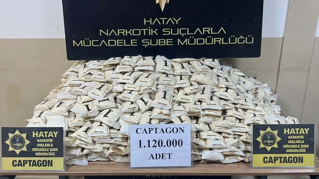 Hatay'da  2 araçta 1 milyon 120 bin uyuşturucu hap ele geçirildi