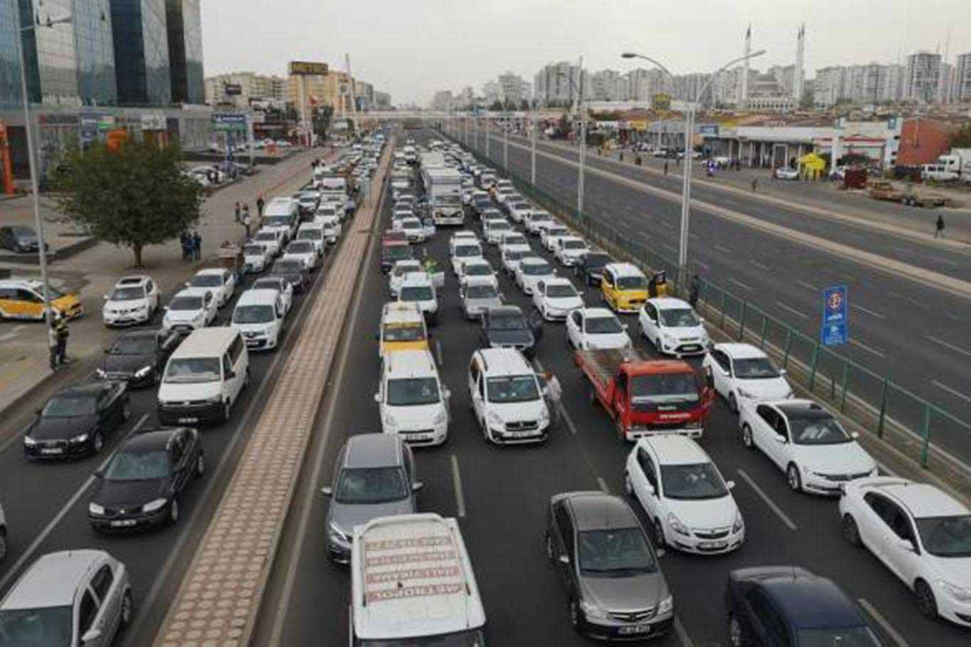 Diyarbakır’da araç sayısı arttı: Yollar aynı!