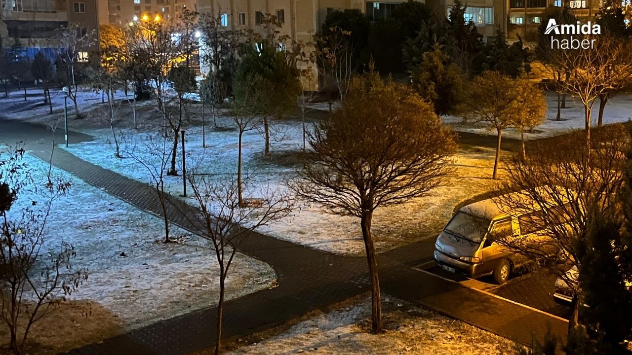 Diyarbakır'a beklenen kar yağdı: Devam edecek mi?