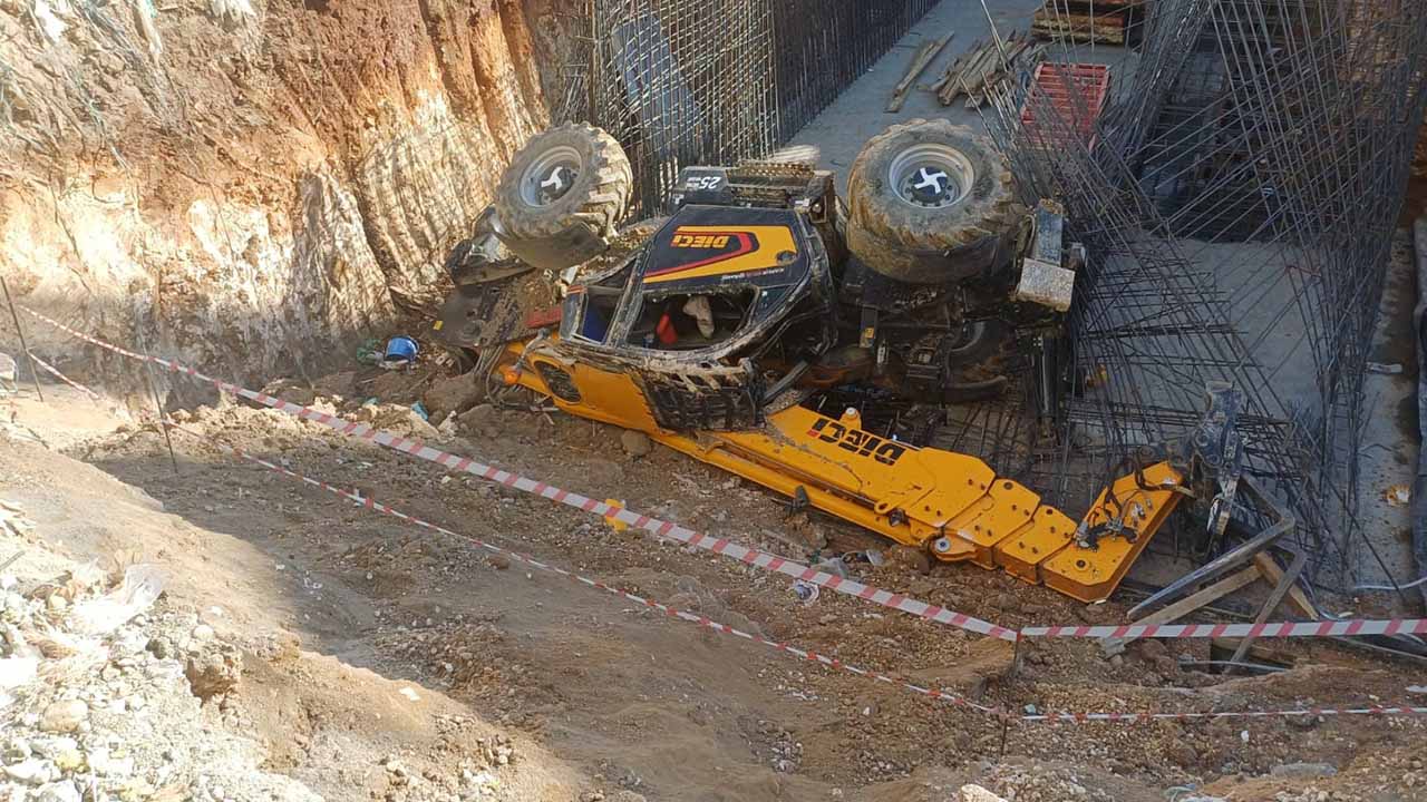 Adıyaman’da iş makinesi devrildi: 1 yaralı