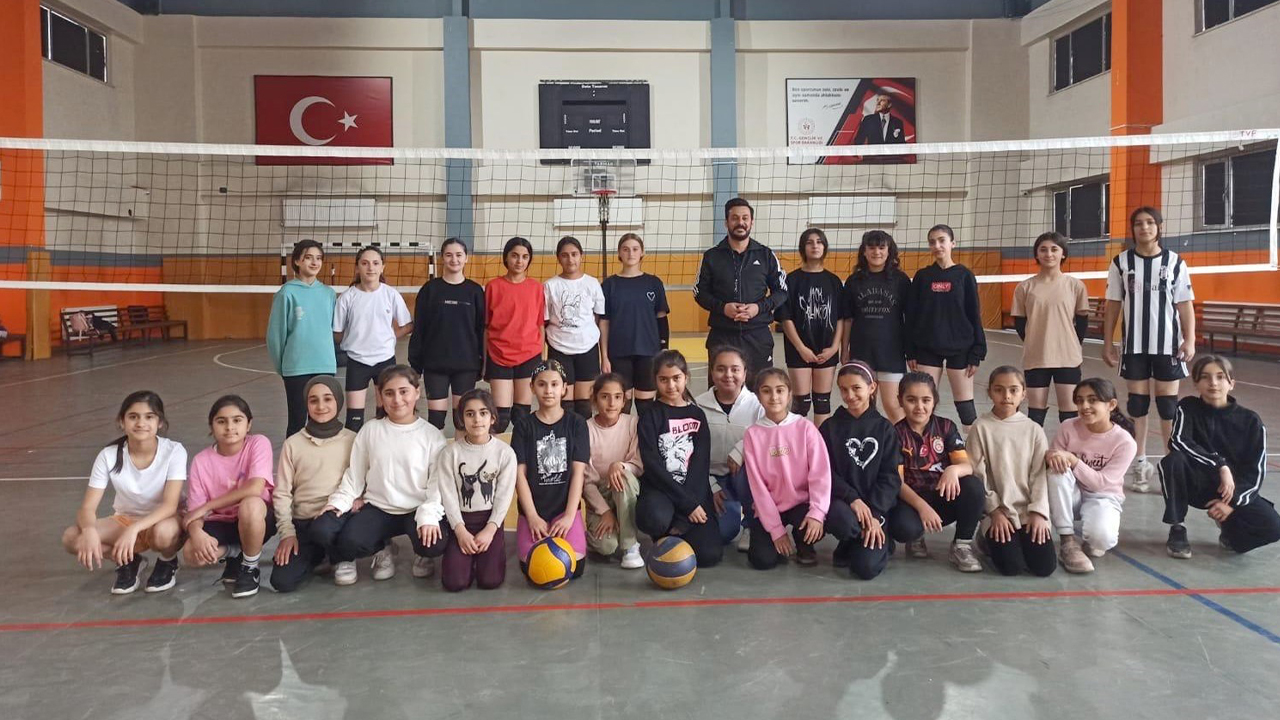 Hakkari'de binlerce öğrenci Gençlik ve Spor İl Müdürlüğü'nün kurslarında eğitim alıyor