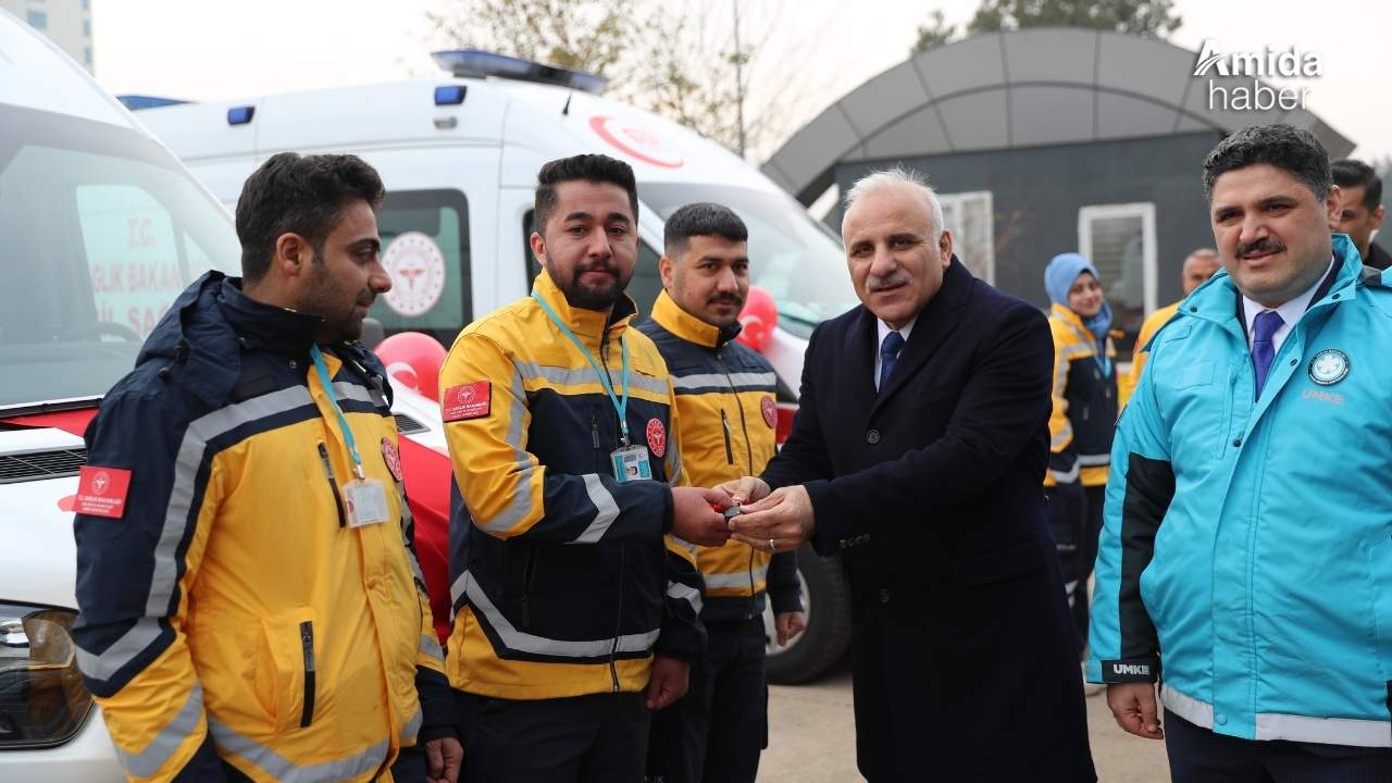 Diyarbakır sağlık filosuna 12 ambulans ve 4 UMKE aracı eklendi