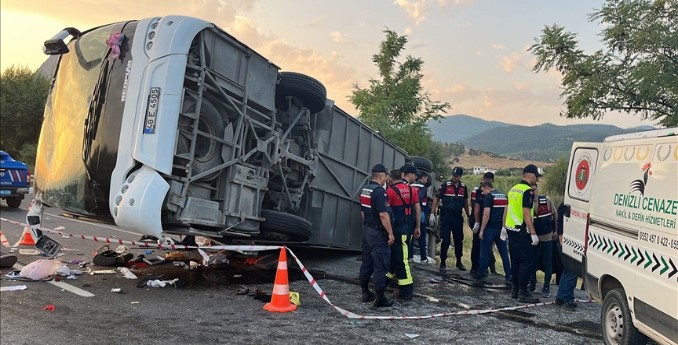 Katliam gibi kaza: 6 ölü, 43 yaralı