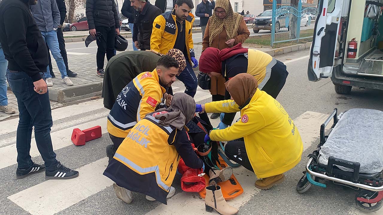 Adıyaman’da motosiklet yayaya çarptı: 2 yaralı