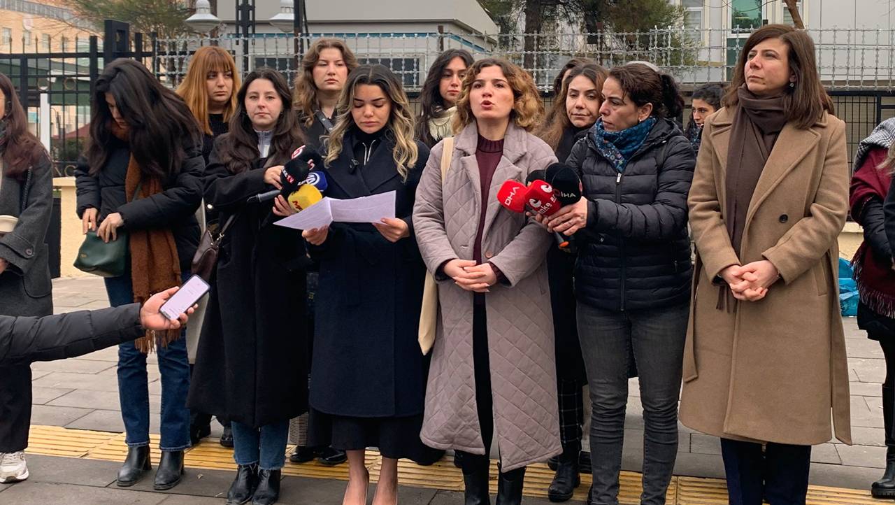 Diyarbakır Adliyesi’nde Narin ve Rojin için ortak açıklama: Takipçisiyiz