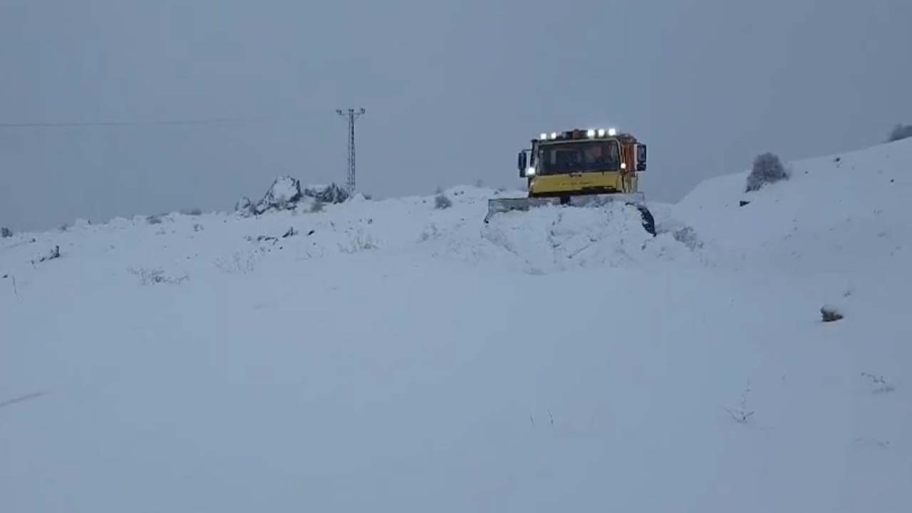 Elazığ'da kar nedeniyle 106 köy yolu ulaşıma kapandı