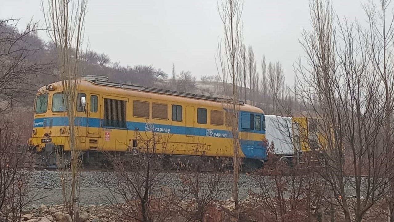 Malatya'da raylardan çıkan lokomotif paniğe neden oldu