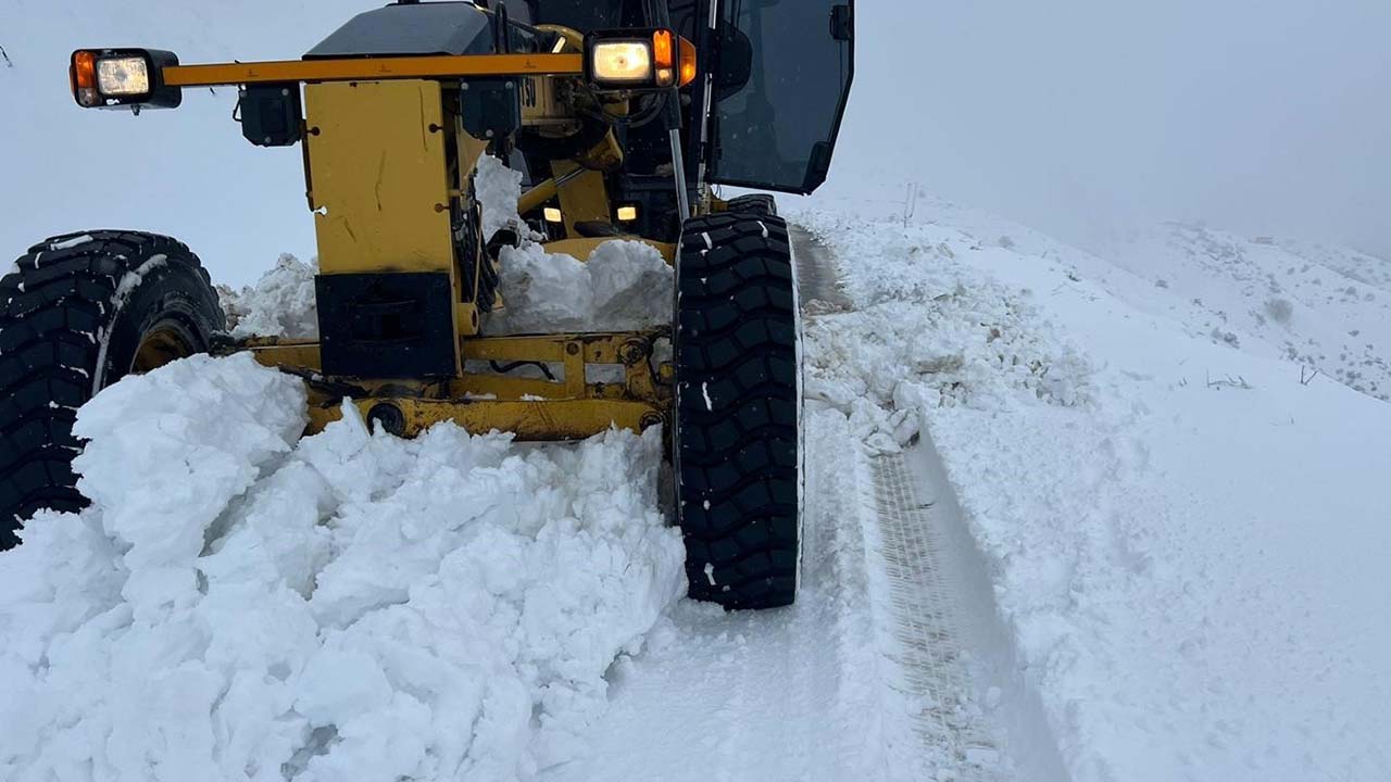 Elazığ’da 31 köy yolunu ulaşıma kapandı: Çalışmalar sürüyor