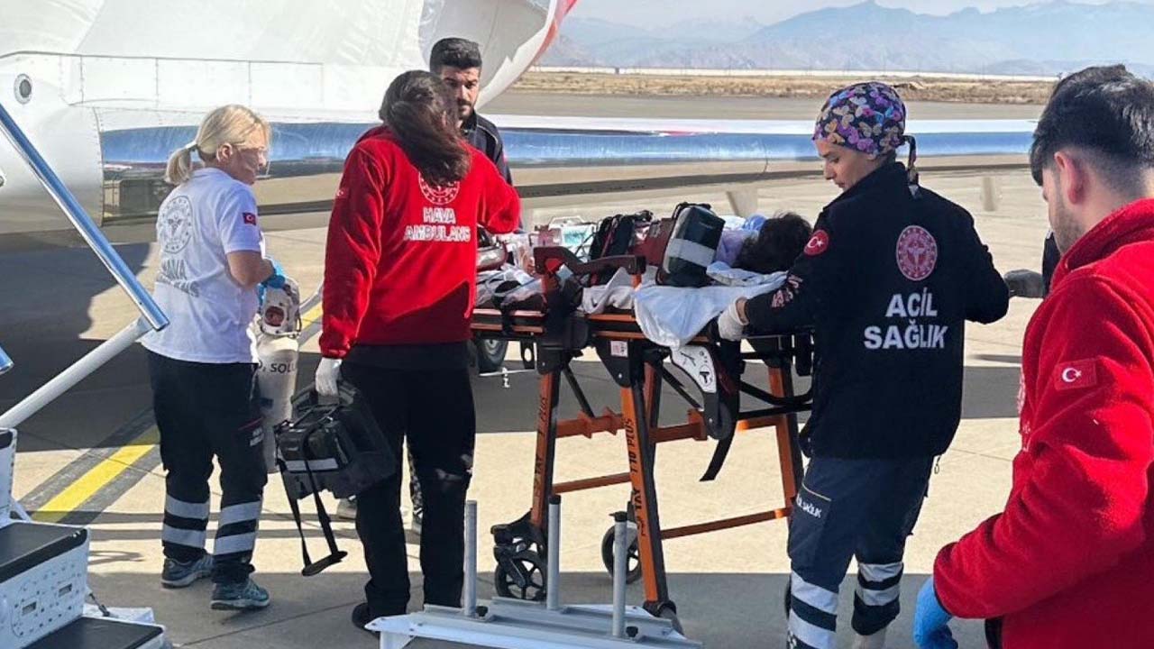 Şırnak’ta ambulans 4 yaşındaki çocuk için havalandı