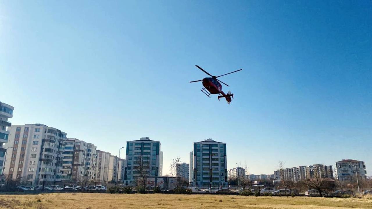 Ağır kanser hastası helikopterle Diyarbakır’a getirildi