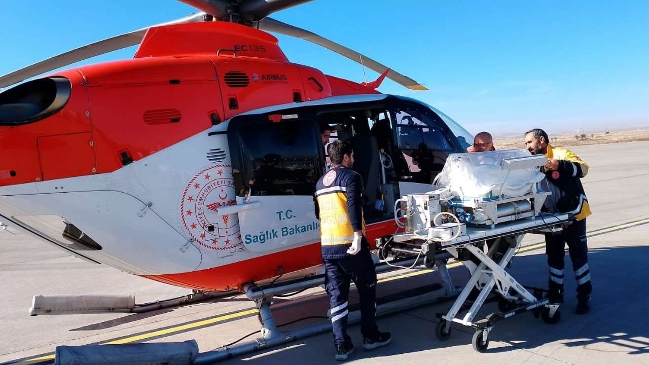 Şanlıurfa'da ambulans helikopter 25 günlük bebek için havalandı