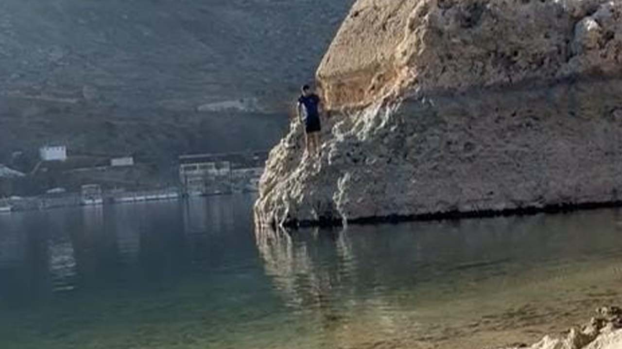 Diyarbakır’da dağcı, dondurucu havada baraja atladı