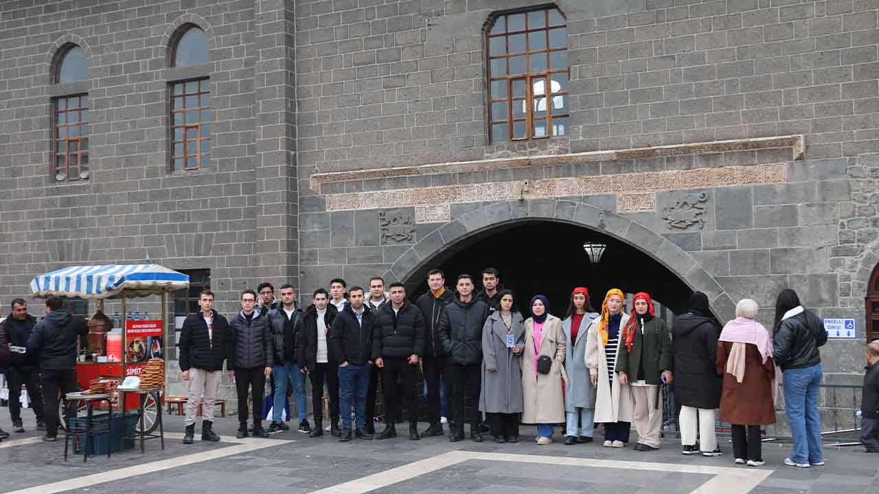 Gardiyanlar Diyarbakır’a çıkarma yaptı