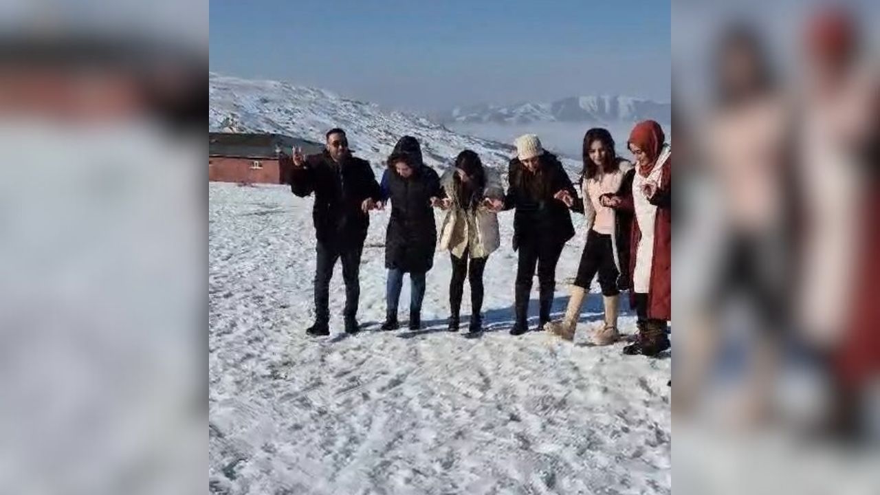 Elazığ kayak merkezinde halay eğlencesi