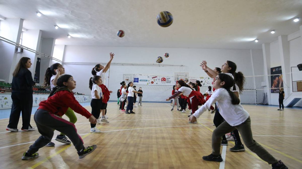 Diyarbakır’da bin 500 kız çocuğu sporla buluştu