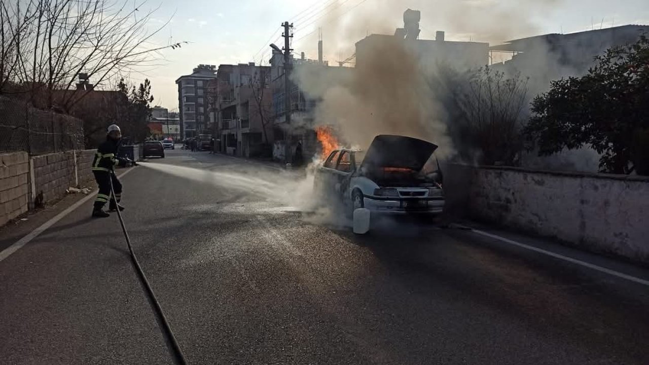 Seyir halindeki otomobil yandı