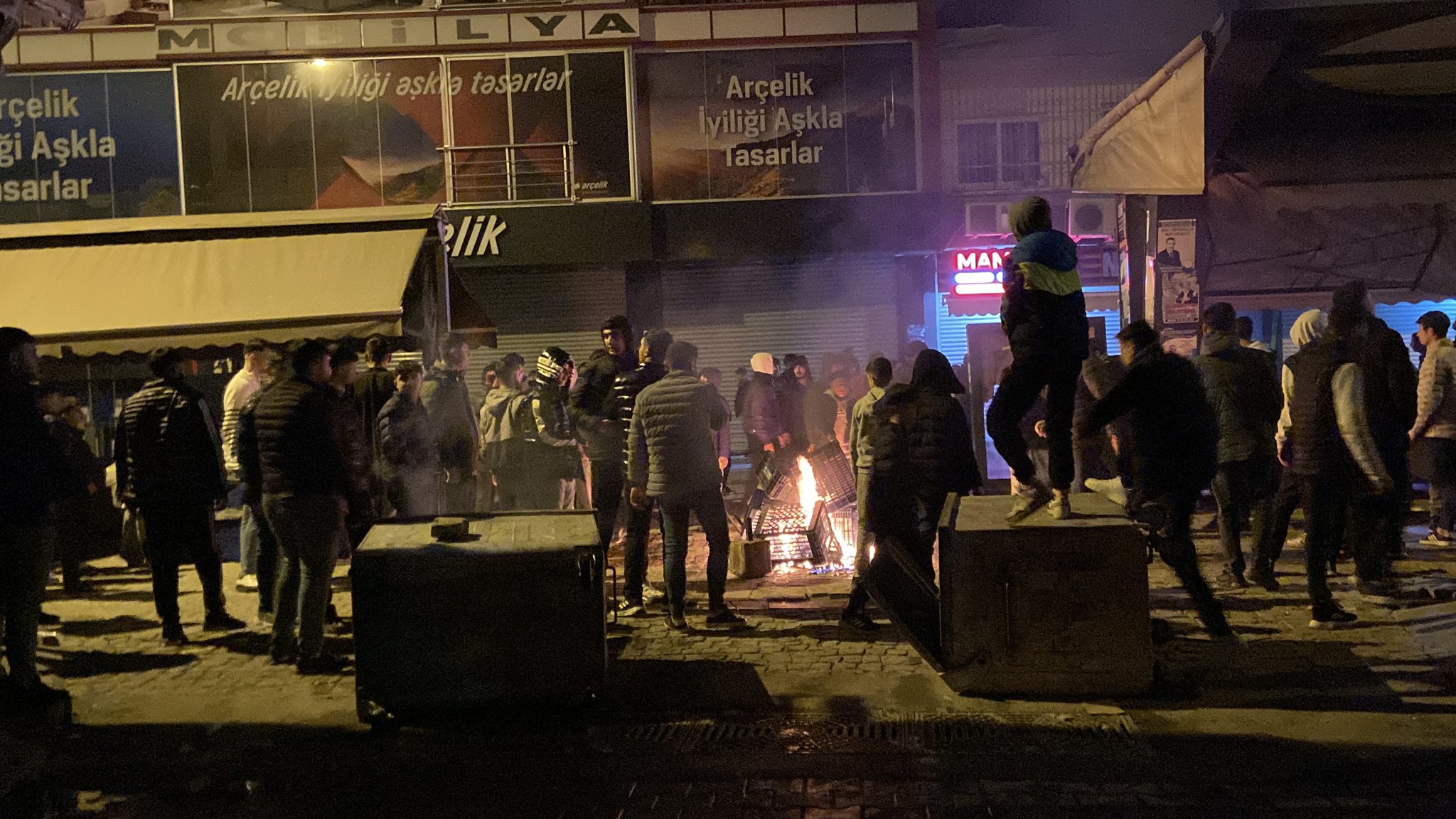 Kayyım kararı sonrası Mersin Akdeniz karıştı!