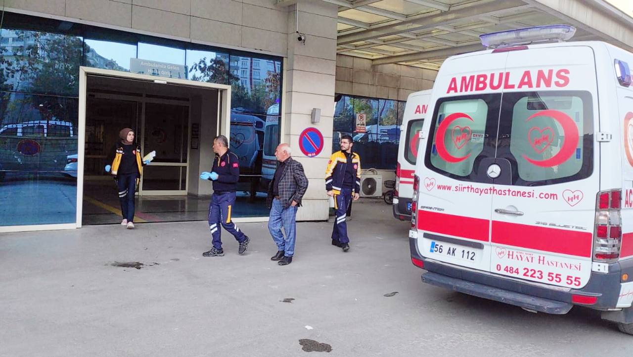 Adıyaman’da otomobil şarampole yuvarlandı: 3 yaralı