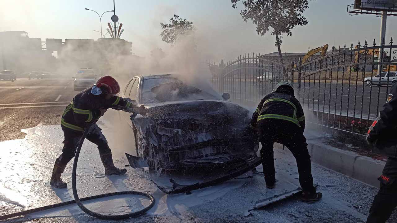 Şanlıurfa'da zincirleme kaza: Otomobil alev aldı