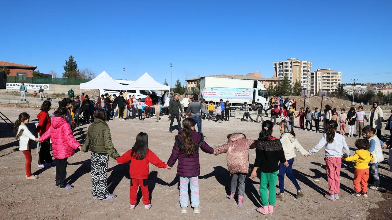 Diyarbakır Aziziye’de 400 çocuk doyasıya eğlendi