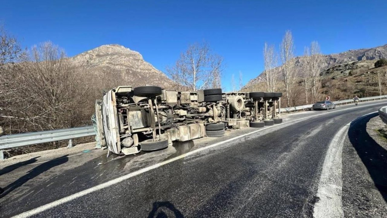 Diyarbakır yolunda TIR devrildi