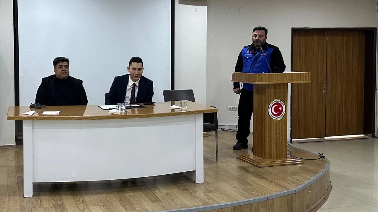 Diyarbakır'da ahırları zarar gören vatandaşlara destek